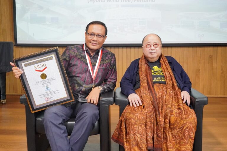 Wujudkan Komitmen Sustainability Green Toll Road, Jasa Marga Raih Penghargaan MURI atas Inovasi Hybrid Wind Tree
