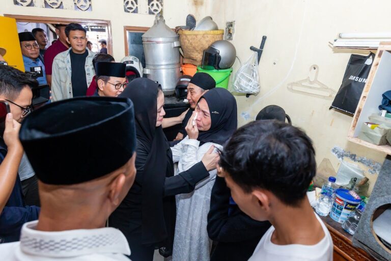 Puan Janji Bantu Pendidikan Adik Almarhum Affan dan Belikan Motor Ayah Korban