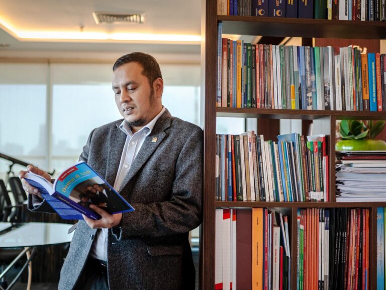 Ketua Komisi DPR: Pengibaran Bendera One Piece Tidak Berarti Melecehkan Simbol Negara