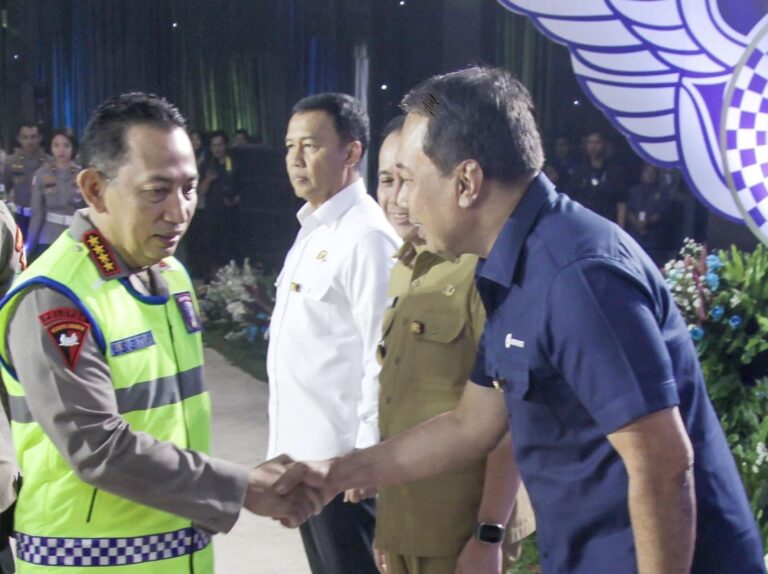 Dirut Jasa Marga Dianugerahi Pin Emas Kapolri atas Berkontribusi Bagi Kemajuan Layanan Lalu Lintas