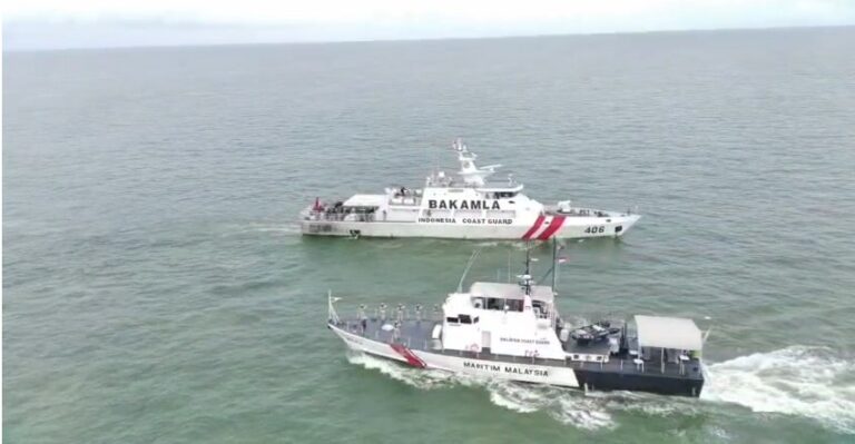 Bakamla Gelar Rendezvous Bersama APMM di Perairan Selat Malaka