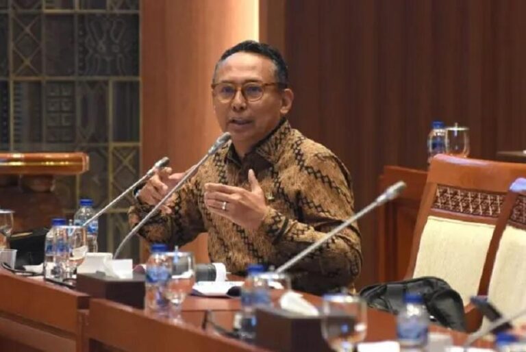 Soroti Pencabutan ID Pers Istana, DPR Harap Pejabat Terbuka Atas Kritik
