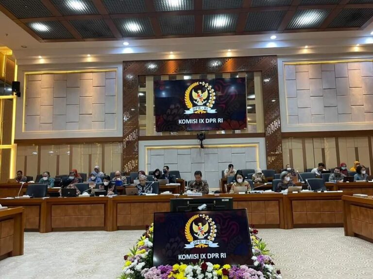 Kritik DPR Terhadap Program MBG Demi Kemanusiaan, Bukan Politisasi