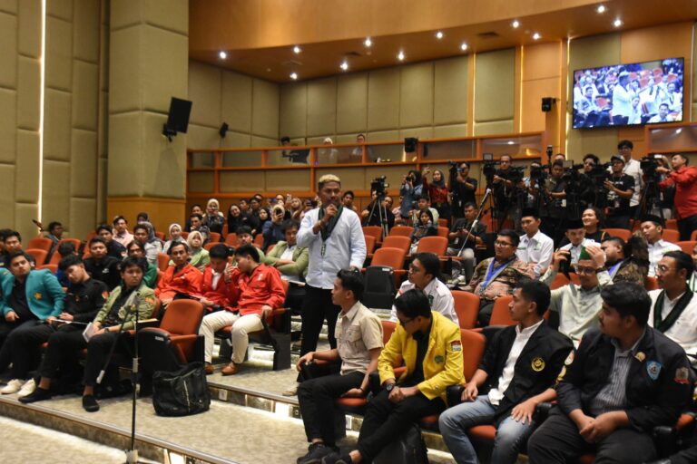 Mahasiswa Minta Bebaskan Peserta Aksi yang Ditahan, Pimpinan DPR Akan Koordinasi dengan Polri