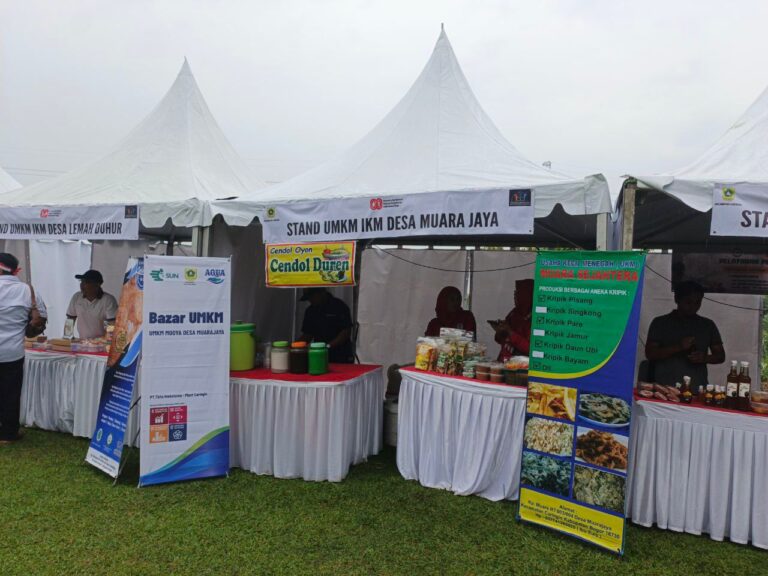 Tingkatkan Daya Saing Produk Lokal, AQUA Plant Caringin Fasilitasi Bazar UMKM Desa Muarajaya