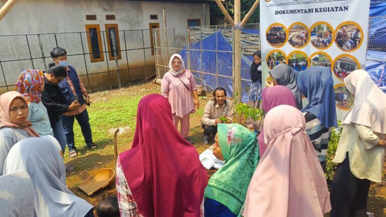 Dorong Pertanian Sehat, AQUA Subang dan SUN Gelar Pelatihan Pupuk Organik di Pasanggarahan