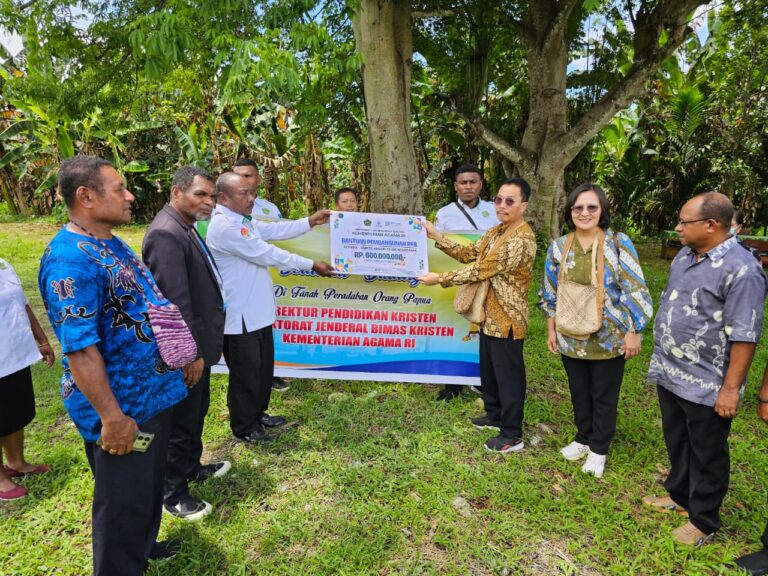 Kemenag Kucurkan Dana Rp.600 Juta untuk Bantu SMPTKN Teluk Wondama Papua