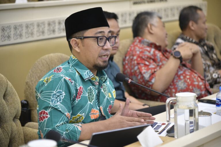 Dana Rakyat Mengendap Rp234 Triliun di Bank, DPR Bakal Panggil Pemda dan Kemendagri