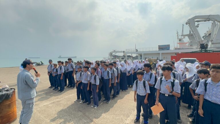 KN. Tanjung Datu-301 Kenalkan Wawasan Kemaritiman Kepada Pelajar