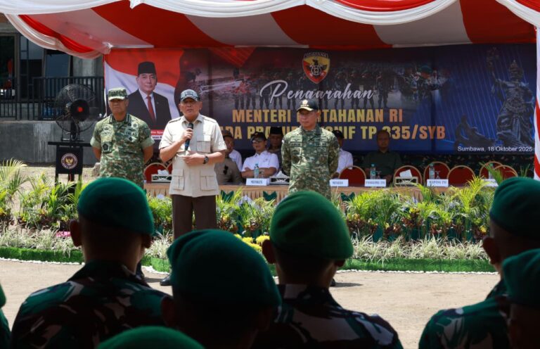 Panglima TNI Dampingi Menhan Tinjau Yonif TP SYB di Sumbawa
