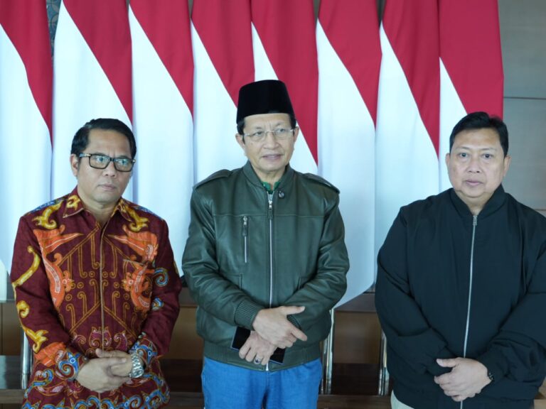 Menag Nasaruddin Umar (tengah)