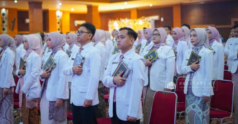 Ikrar Sumpah Profesi, 37 Dokter dan 15 Apoteker UIN Jakarta Siap Mengabdi untuk Negeri