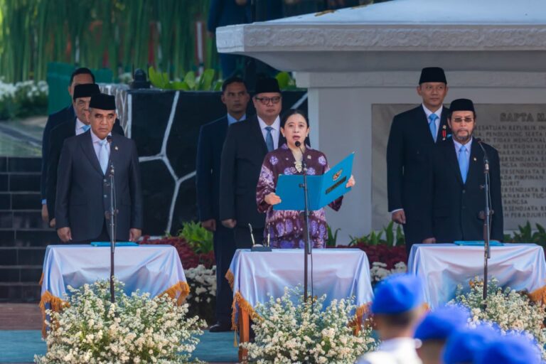 Puan Pimpin Pembacaan Ikrar Peringatan Hari Kesaktian Pancasila di Lubang Buaya