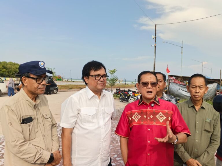 Tinjau Pembangunan Kampung Nelayan, Prof Rokhmin: Pemerintah Harus Hadir Bawa Solusi Nyata