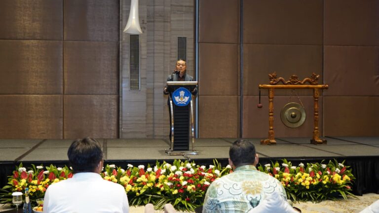 Satahun Pemerintahan, Wamen Fajar Tegaskan Komitmen Presiden Wujudkan Pemerataan Pendidikan