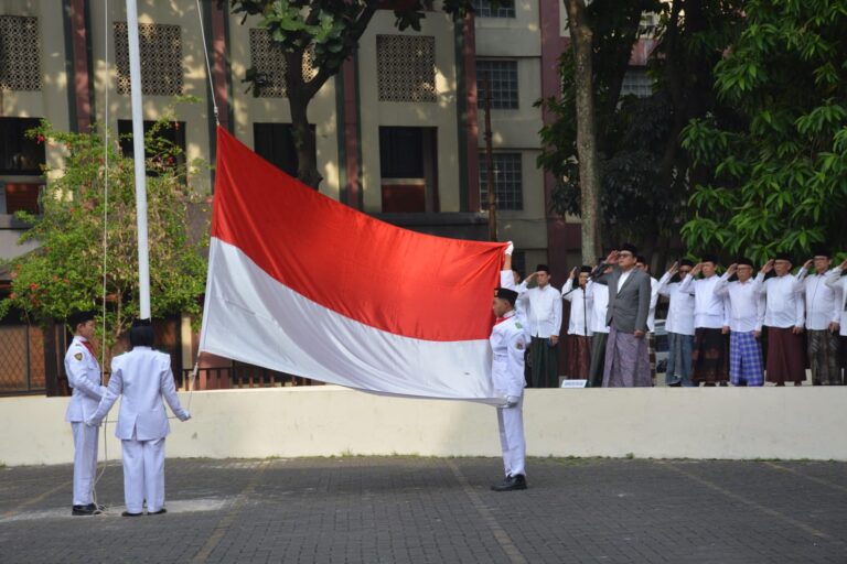 Gelar Peringatan HSN 2025, Rektor UIN Jakarta Harap Para Santri Terus Tingkatkan Ilmu dan Akhlak