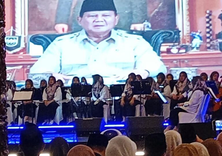 Gelar Malam Bakti Santri untuk Negeri, Prabowo Ajak Santri Kenang Resolusi Jihad KH Hasyim Asy’ari
