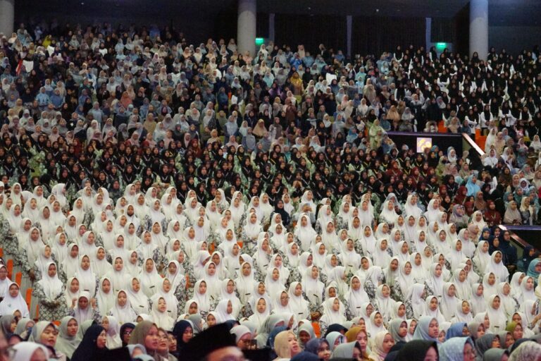 Wamenag Romo Syafi’i: Pemerintah Serius Perkuat Peran Pesantren