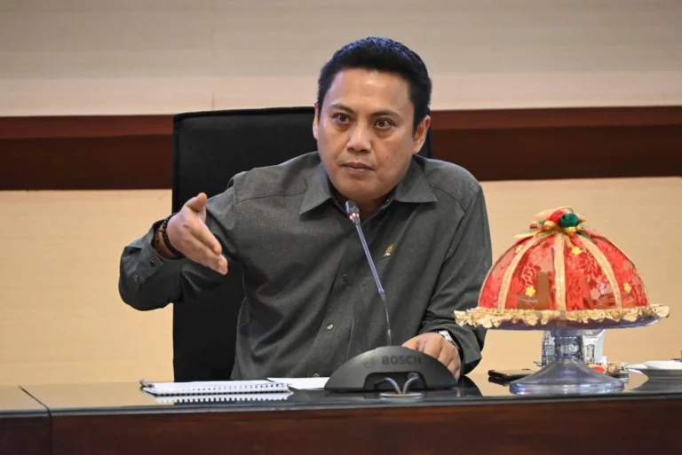 Soroti Fenomena Pekerja Shift Malam Kesulitan Pulang, DPR Sarankan Operasional KRL Diperpanjang