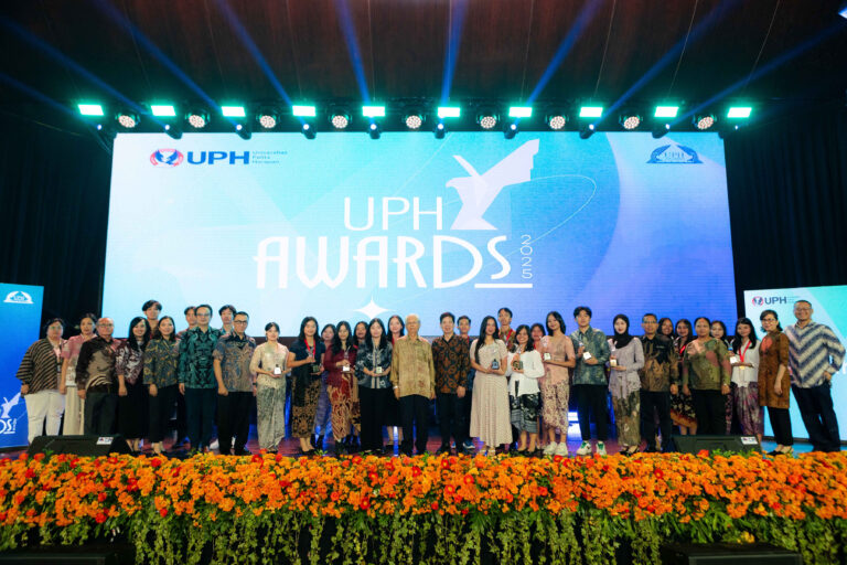 UPH Apresiasi 501 Mahasiswa yang Torehkan Prestasi di UPH Awards 2025
