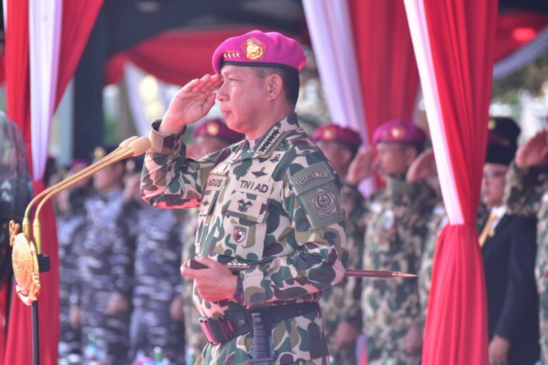 Panglima TNI Dikukuhkan sebagai Warga Kehormatan Pasukan Pendarat Korps Marinir