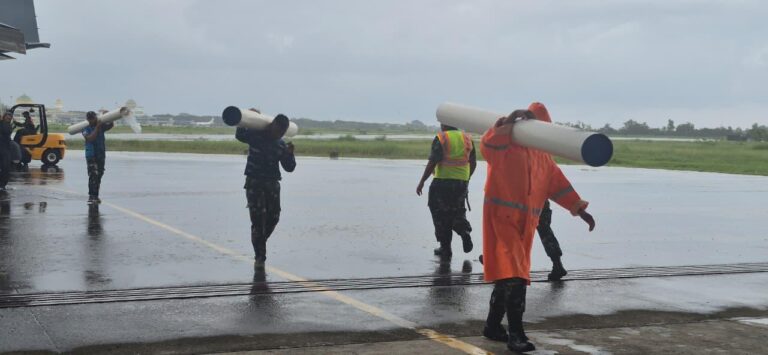 Tower PLN Roboh Dihantam Banjir, TNI Gercep Bantu Pulihkan Kelistrikan Aceh
