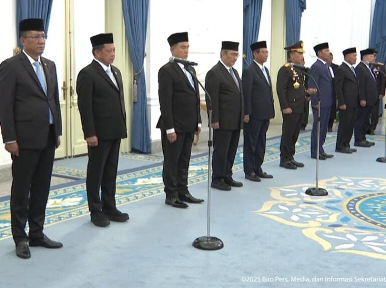 Presiden Prabowo Lantik Komisi Reformasi Polri, Ada Yusril hingga Mahfud MD