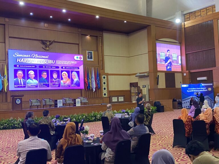 PSGA UIN Jakarta Gelar Seminar Peringatan Hari Ayah dan Ibu; Dua Sosok Beda Tapi Satu Kesatuan