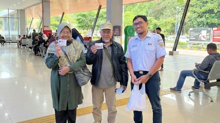 KAI Wisata Bagi-Bagi Merchandise e-Porter di Musim Nataru