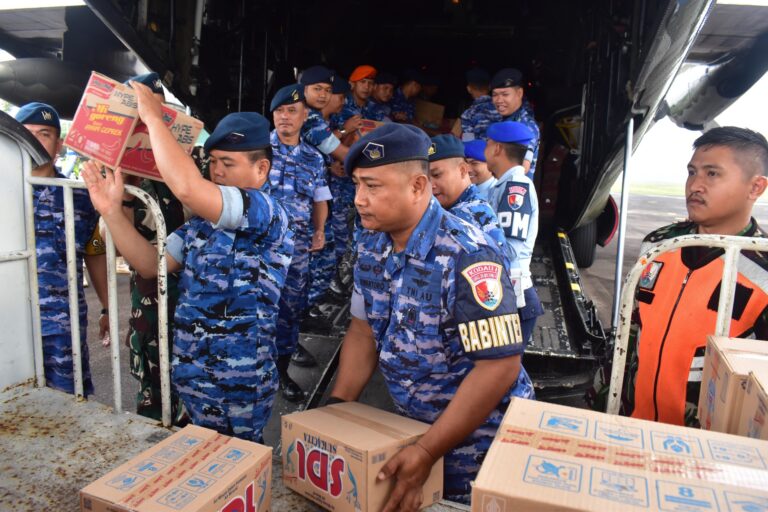 Lanud SMH Kirim 14 Ton Bantuan untuk Warga Aceh dan Sumatera