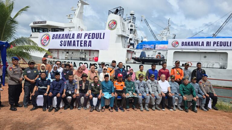 Bakamla Berangkatkan KN. Pulau Dana-323 Bawa 92,2 Ton ke Aceh