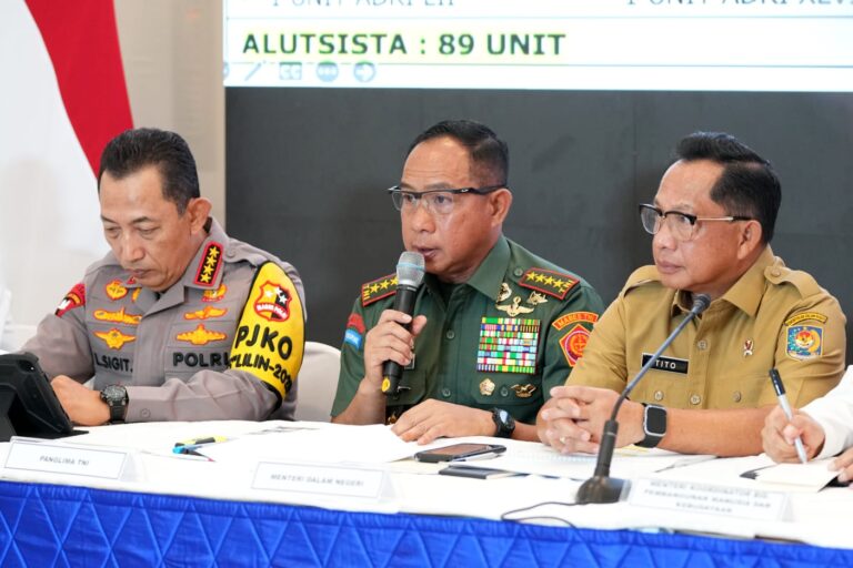 Panglima TNI Kerahkan 37.910 Prajurit Percepat Pemulihan Bencana Sumatera