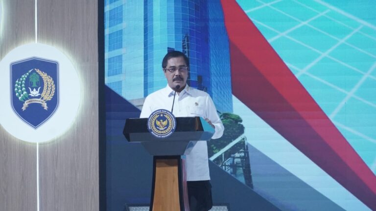 Menteri Imipas Agus Anugerahkan Penghargaan bagi Pegawai dan Mitra