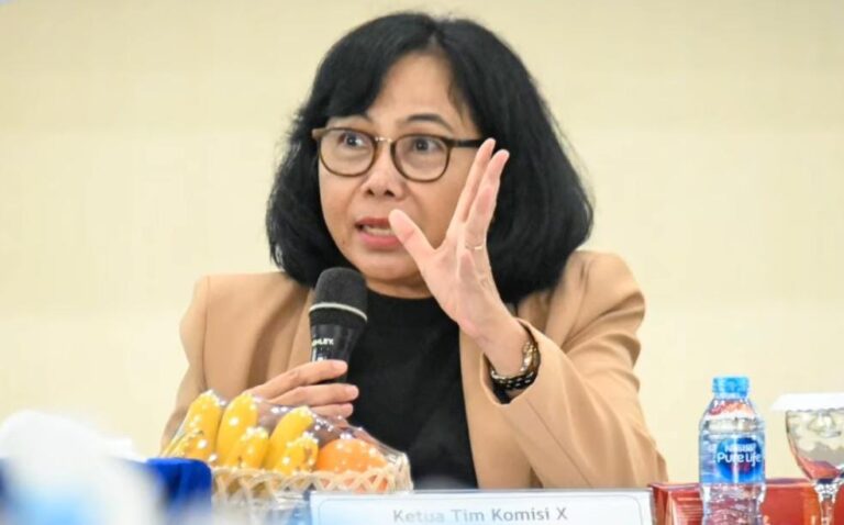 DPR Minta Mahasiswa Terdampak Bencana Diberi Dispensasi Akademik Hingga Keringanan UKT
