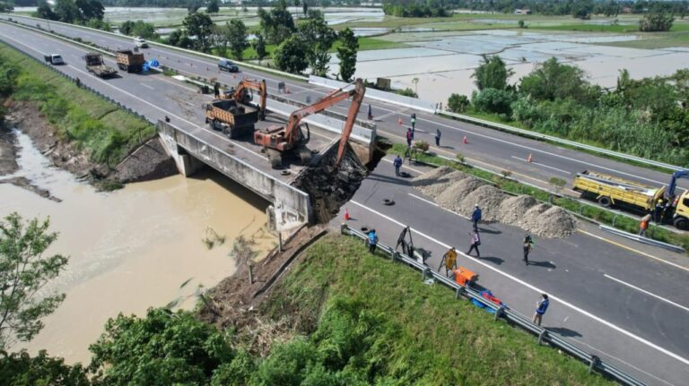 Jasa Marga Lakukan Perbaikan Cepat Jalan Tol Terdampak Bencana Banjir di Medan