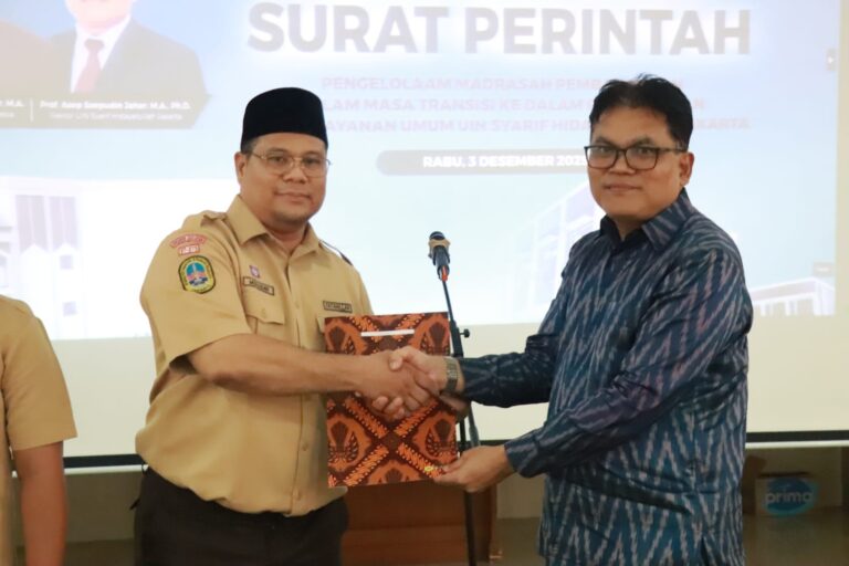 Transisi ke BLU, UIN Jakarta Serahkan Surat Perintah Pengelolaan Madrasah Pembangunan