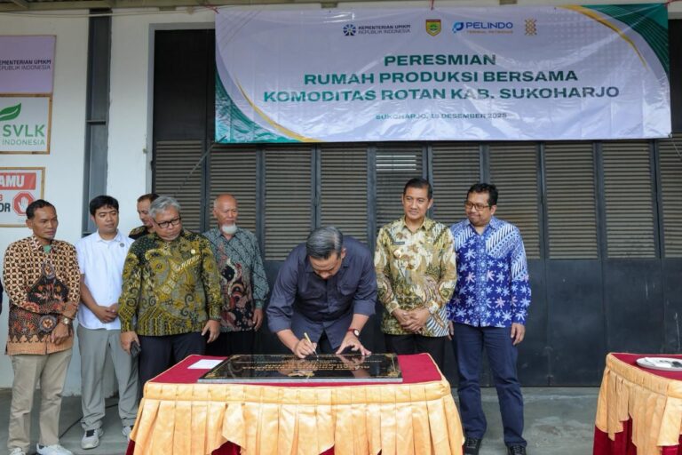 Menteri UMKM Lepas Ekspor Rotan Sukoharjo ke Spanyol