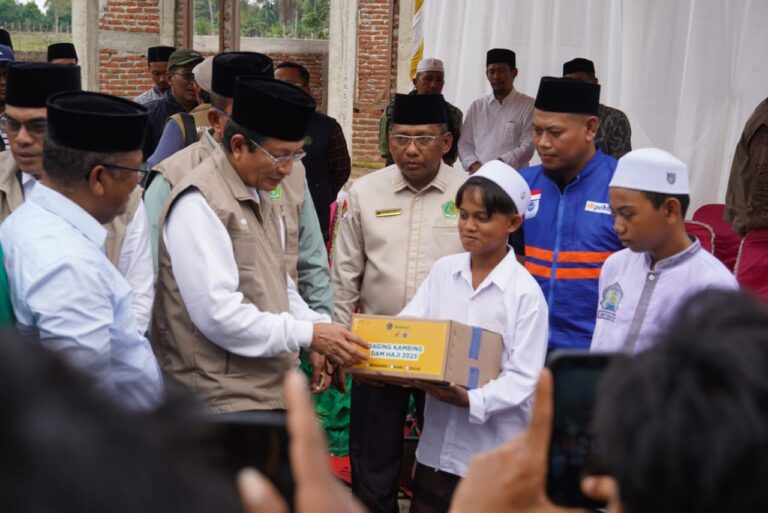 Menag Salurkan Daging DAM Haji 2025 dan Bantuan untuk Pesantren di Aceh