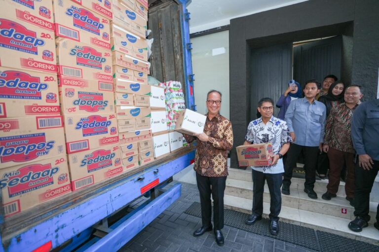 Kemenperin Salurkan Bantuan untuk Korban Bencana Banjir di Sumatera