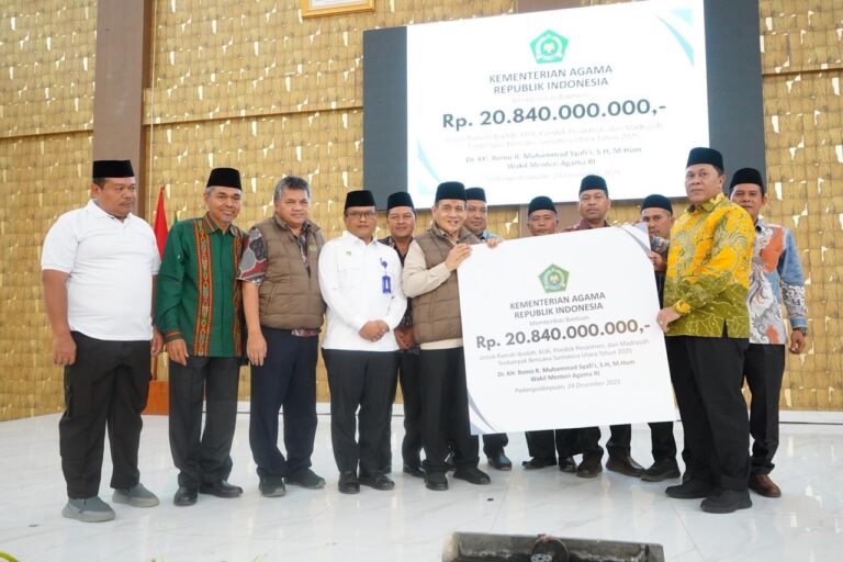 Wamenag Serahkan Rp20,8 Miliar untuk Rehabilitasi Fasilitas Publik di Sumut