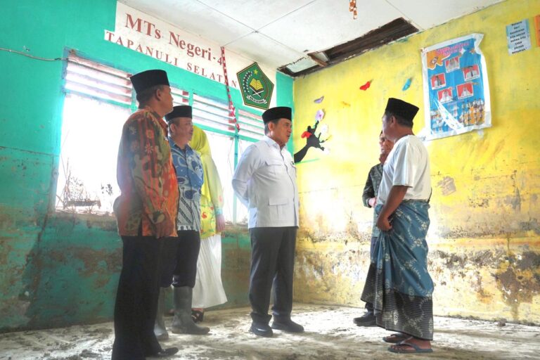 Kemenag Salurkan Bantuan Rp100 Juta untuk MTsN 4 Tapsel
