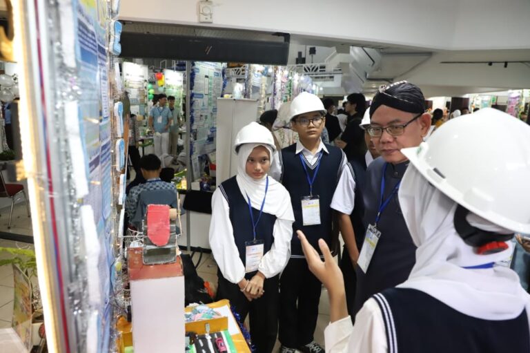 Madrasah Pamerkan Robot AI dan Inovasi Ekoteologi pada Ajang GYIIF dan IYMIA