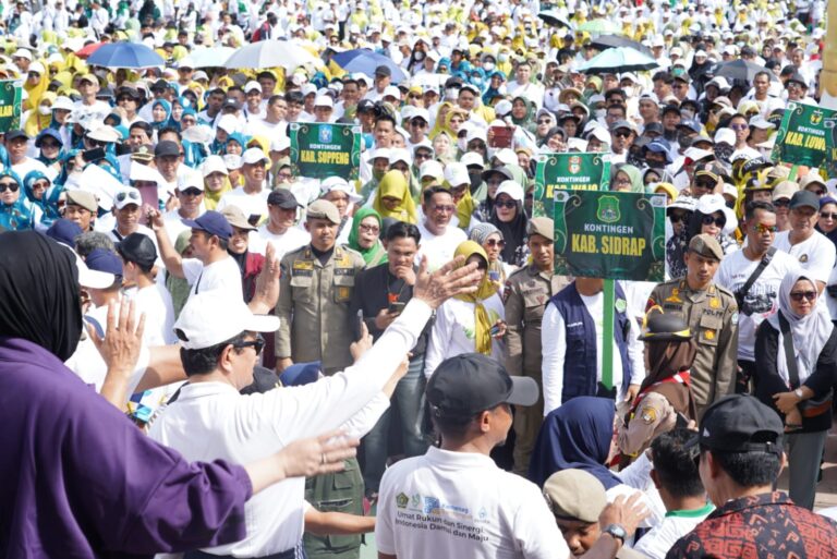 Menag Nasaruddin Umar Salurkan Bantuan Kemanusiaan dari Bone ke Sumatra