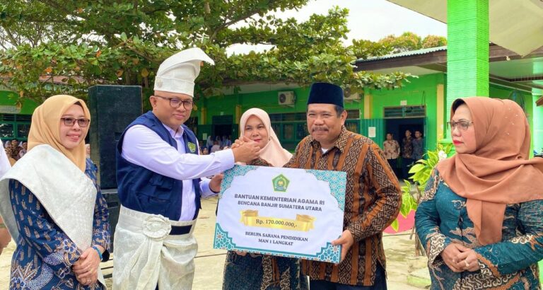 Kemenag Salurkan Rp170 Juta untuk Sarpras MAN 1 Langkat Pascabanjir