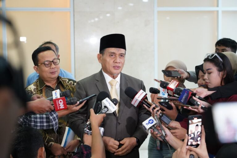 Kemenag dan DPR Bentuk Panja, Tuntaskan Masalah Gaji Guru Madrasah