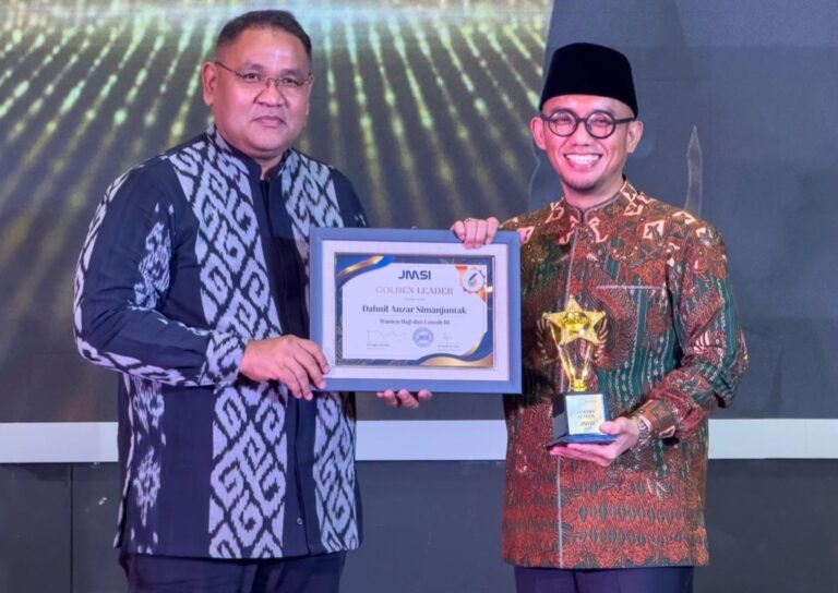 Terima Golden Leader, Wamenhaj Ajak Pers Pulihkan Nalar Ilmiah