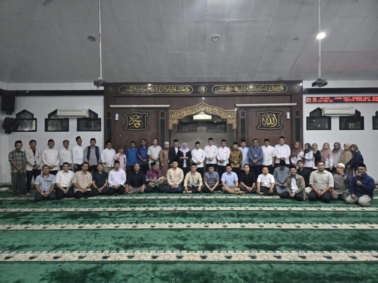 Starling Ramadan, Kemenag Gelar Tarawih Keliling Perdana di Kemenpora