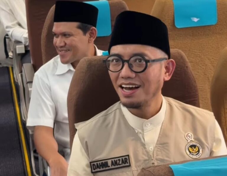 Hormati Sejarah Aceh, Wamenhaj Resmikan Pesawat Manasik di Asrama Haji