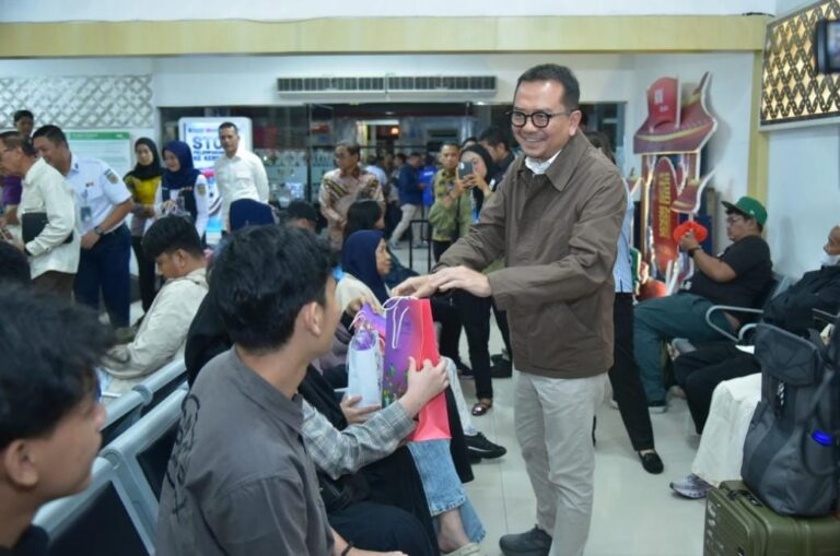DPR Dorong Diskon Tiket Pesawat Mudik 2026 Naik Jadi 20 Persen