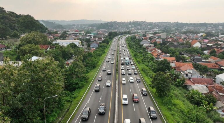 Dominasi Arah Trans Jawa, Pergerakan Kendaraan Mudik Tembus 1,8 Juta